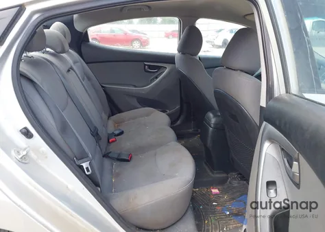 2016 Hyundai Elantra Se z USA, uszkodzony, nr VIN 5NPDH4AE3GH666388